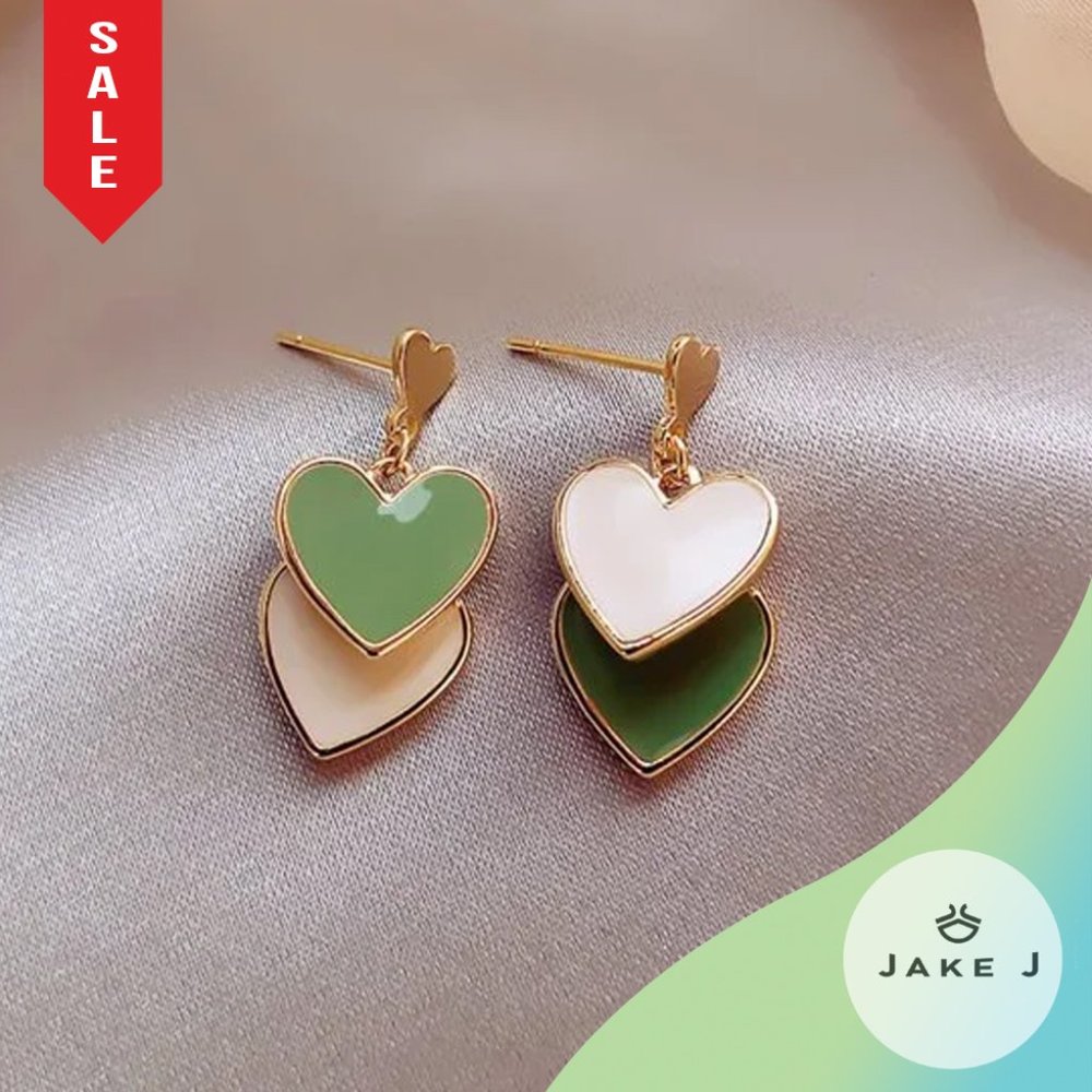 🍑Brand New Heart shaped Sage Green Cream Alluring Women Earrings - Picture 1 of 7